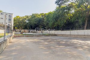 Image 14 - 933558