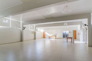 Image 11 - 933558