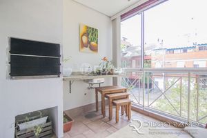 Image 4 - 933572