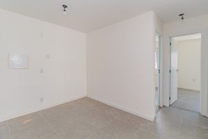 Image 3 - 933573
