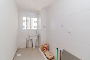 Image 15 - 933573