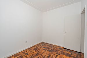 Image 11 - 933979