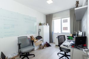 Image 17 - 934003