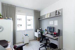 Image 18 - 934003
