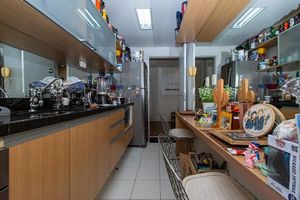 Image 10 - 934018