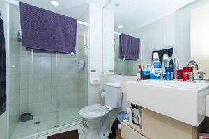 Image 19 - 934018