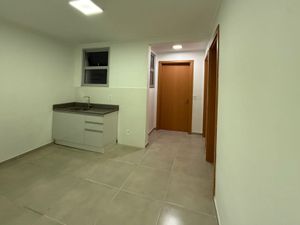 Image 5 - 934572