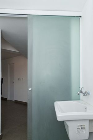 Image 14 - 934600