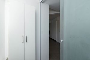 Image 13 - 934600