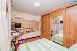 Image 15 - 935221