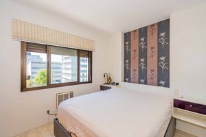 Image 18 - 935315