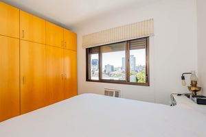 Image 19 - 935315