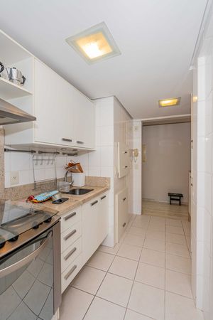 Image 21 - 935315