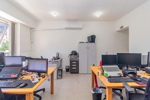 Image 3 - 935401