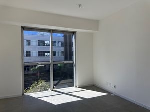 Image 3 - 935401