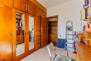 Image 25 - 935532
