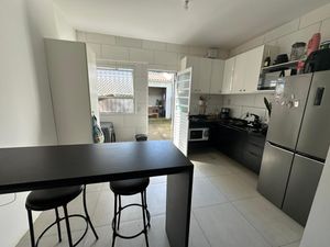 Image 1 - 935813