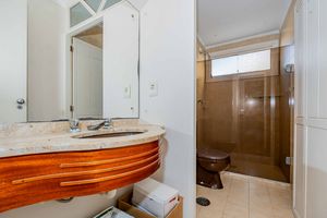 Image 19 - 936048