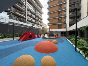 Image 17 - 936261
