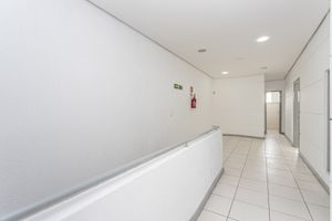 Image 17 - 936383