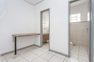 Image 21 - 936383
