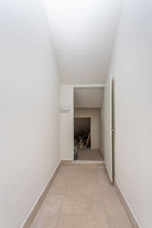 Image 38 - 936383