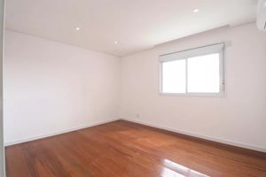 Image 8 - 936529