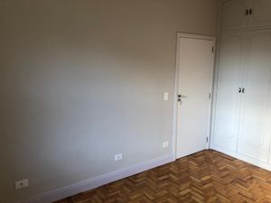 Image 14 - 936682