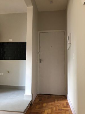 Image 21 - 936682