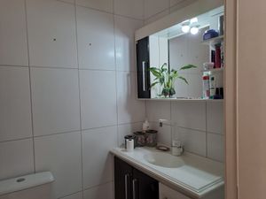 Image 6 - 936683