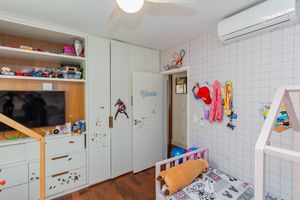 Image 19 - 936717