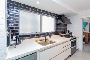 Image 35 - 936717