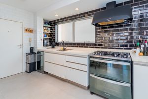 Image 33 - 936717
