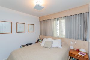 Image 15 - 936717