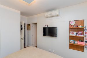 Image 11 - 936717