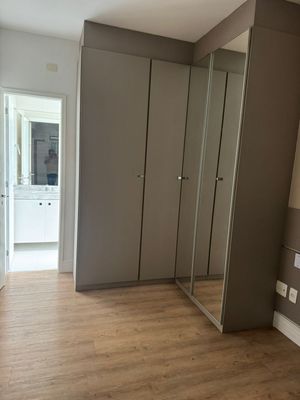 Image 18 - 938002