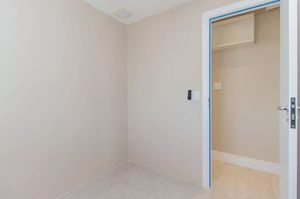 Image 31 - 939023