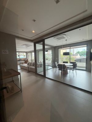 Image 11 - 939024