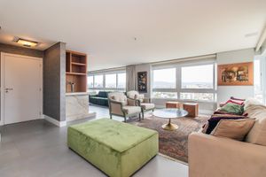Image 21 - 939854