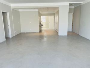 Image 3 - 940016