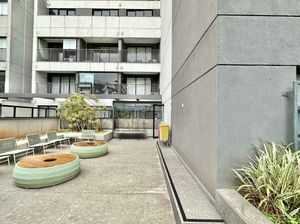 Image 39 - 940385