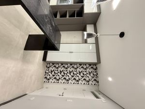 Image 13 - 940661