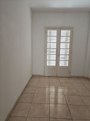 Image 11 - 940744