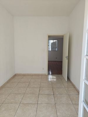 Image 12 - 940744
