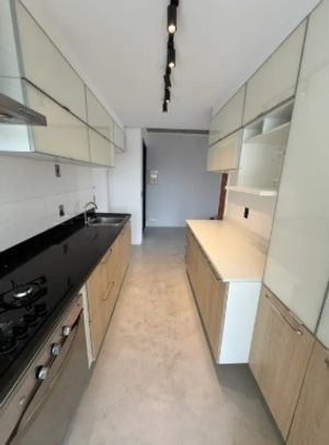 Image 4 - 941880