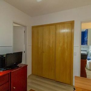 Image 30 - 942485