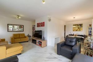 Image 4 - 942485