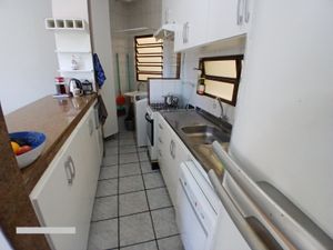 Image 7 - 942490