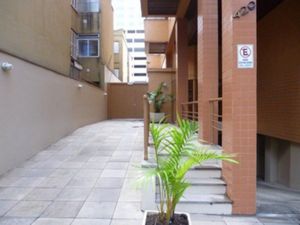 Image 6 - 9743
