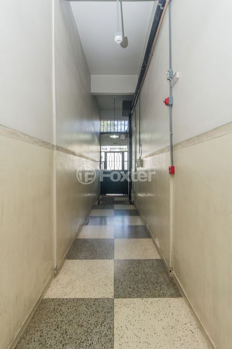 Image 11 - 733002